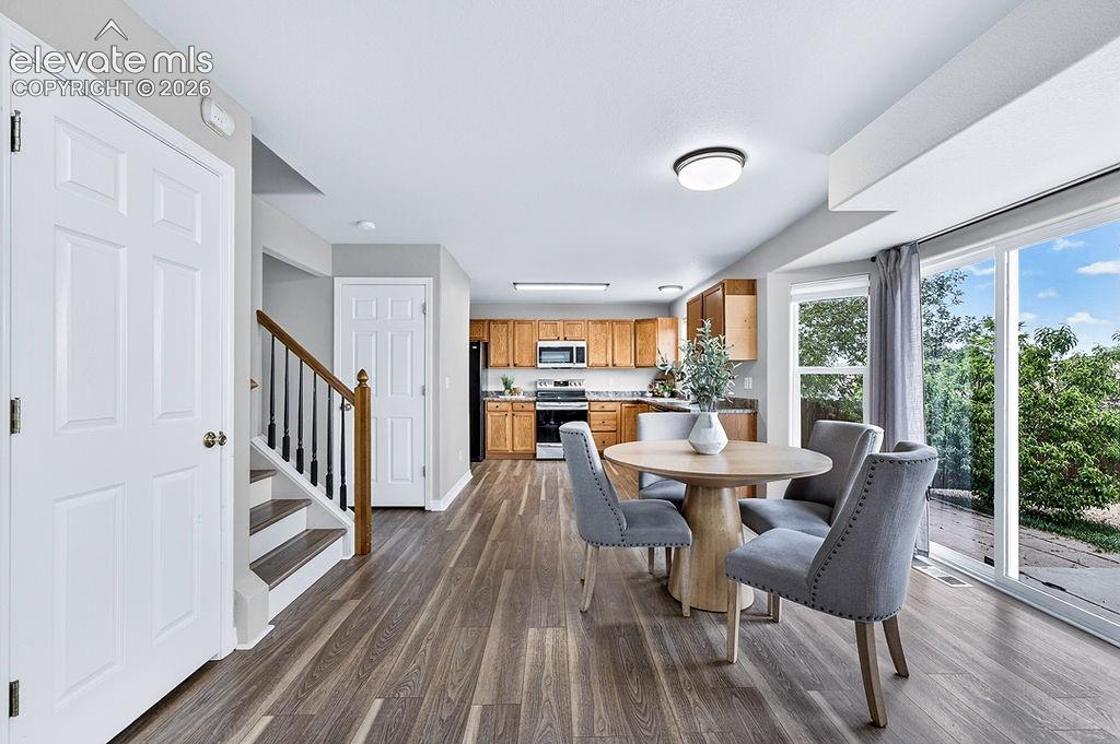 Image 9 of 43: Dining Area