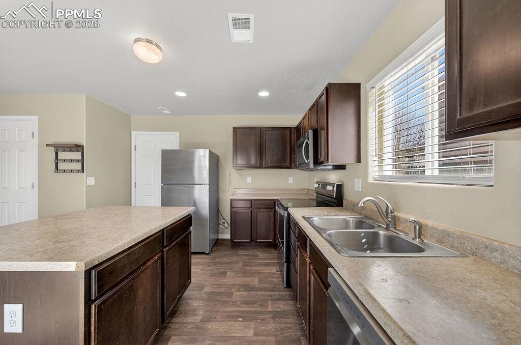 Image 10 of 26: Kitchen