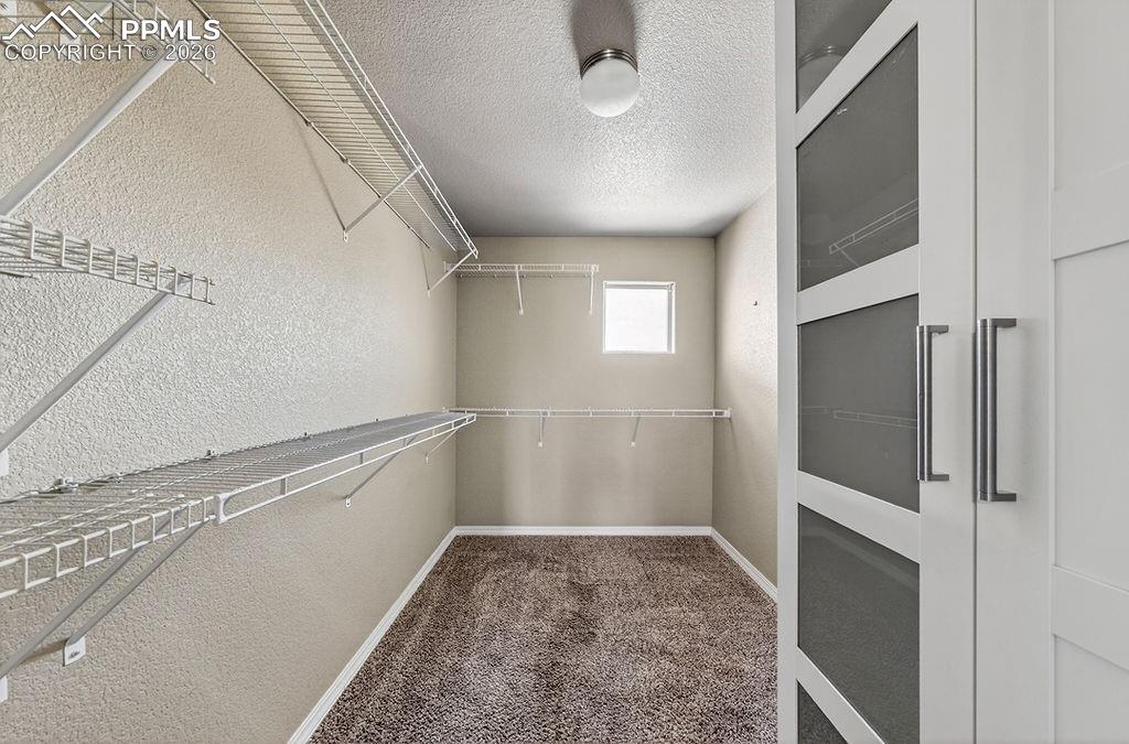 Image 17 of 26: Closet