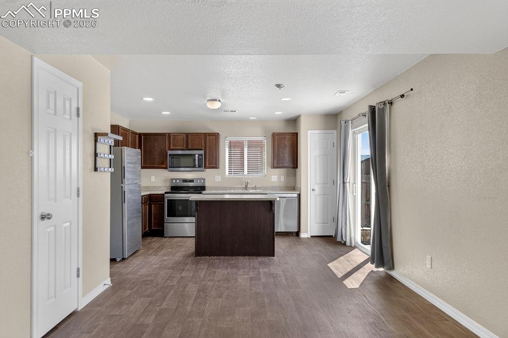 Image 8 of 26: Kitchen