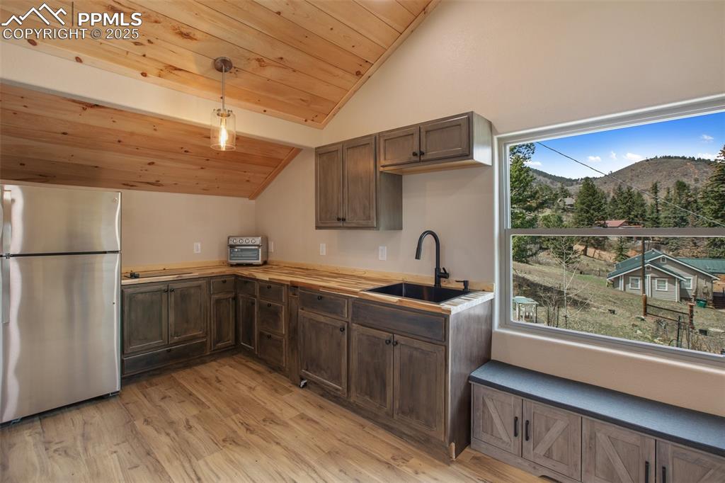 Image 13 of 50: Mountain views from the windows