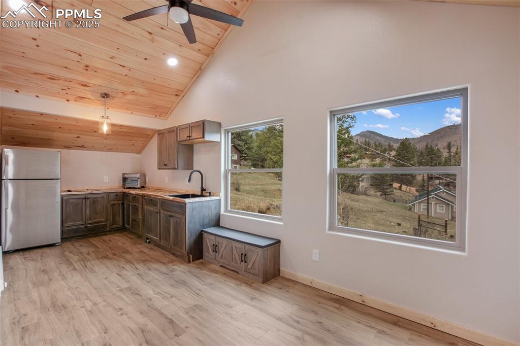 Image 14 of 50: Great Room