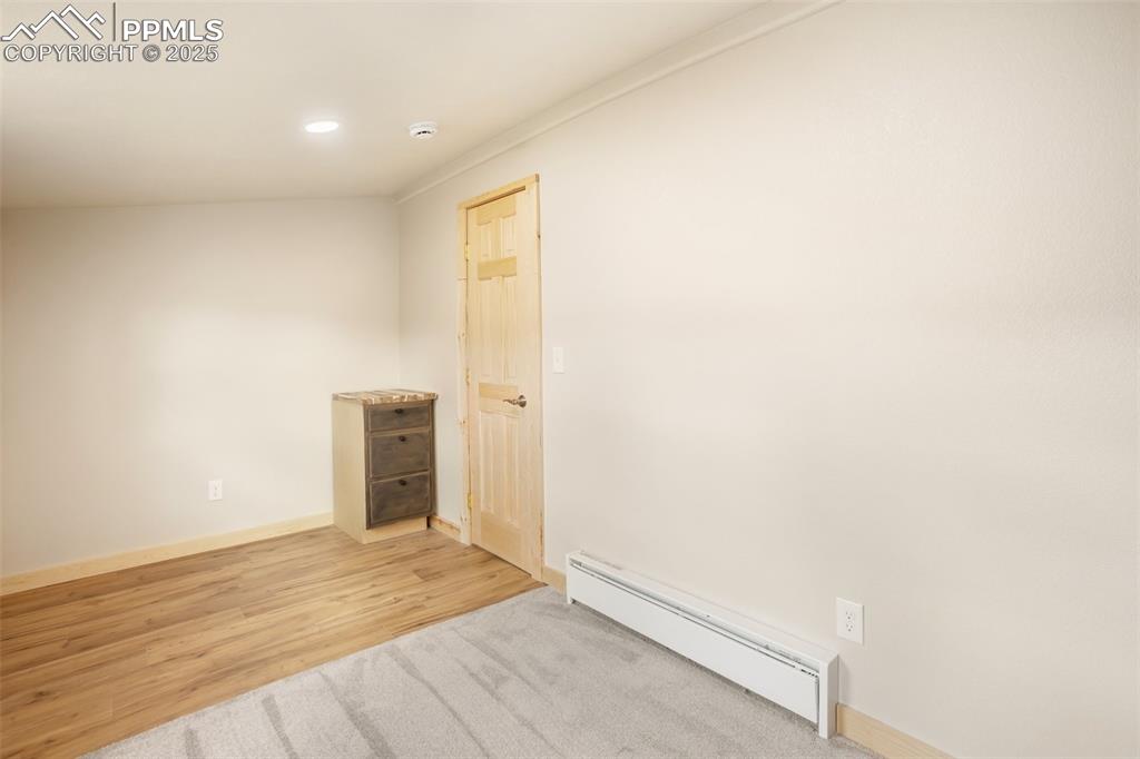 Image 21 of 50: Bedroom