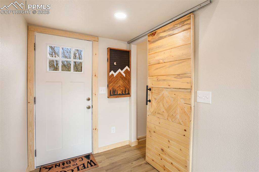 Image 25 of 50: Entry