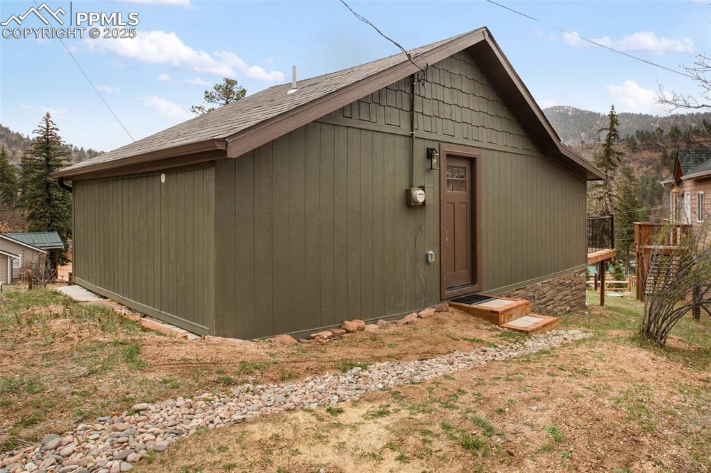 Image 31 of 50: Entry