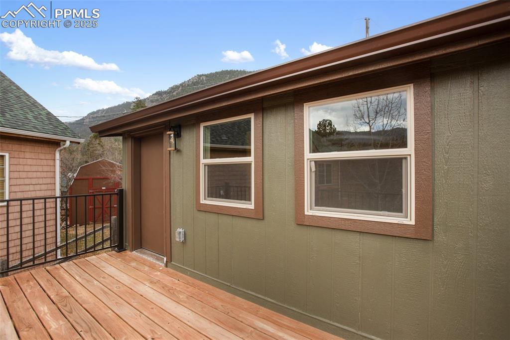 Image 32 of 50: Deck