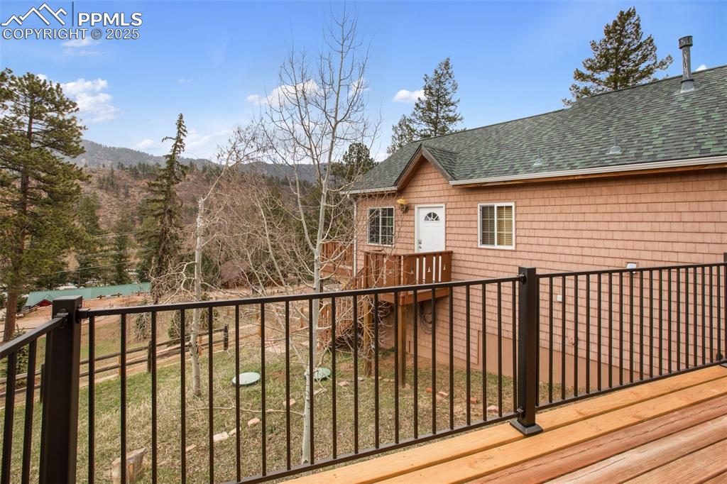 Image 34 of 50: Deck