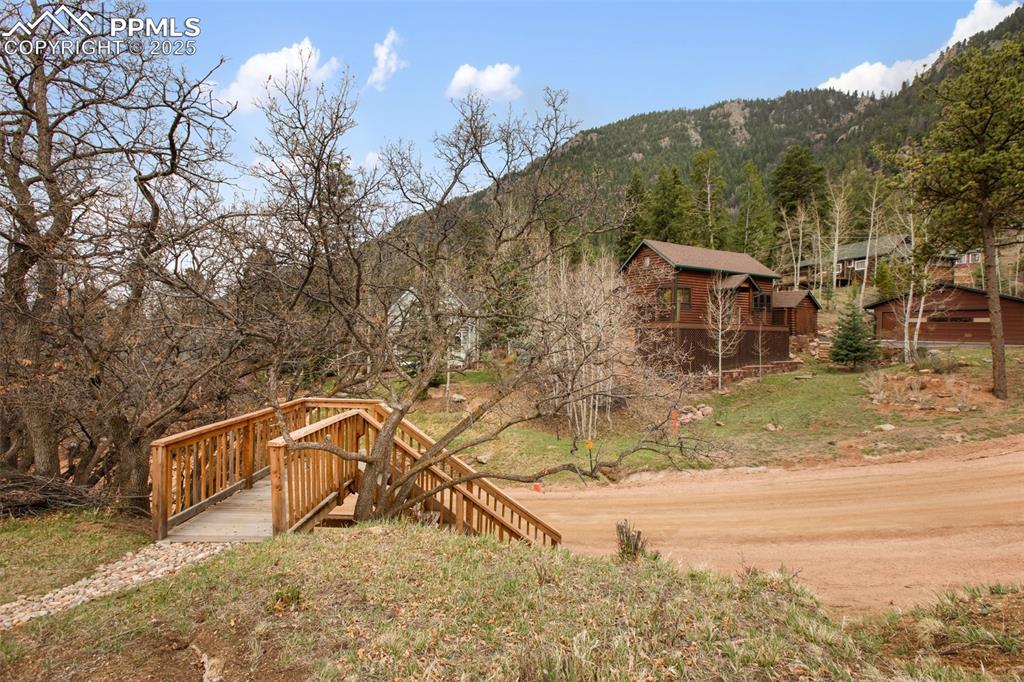 Image 41 of 50: Yard