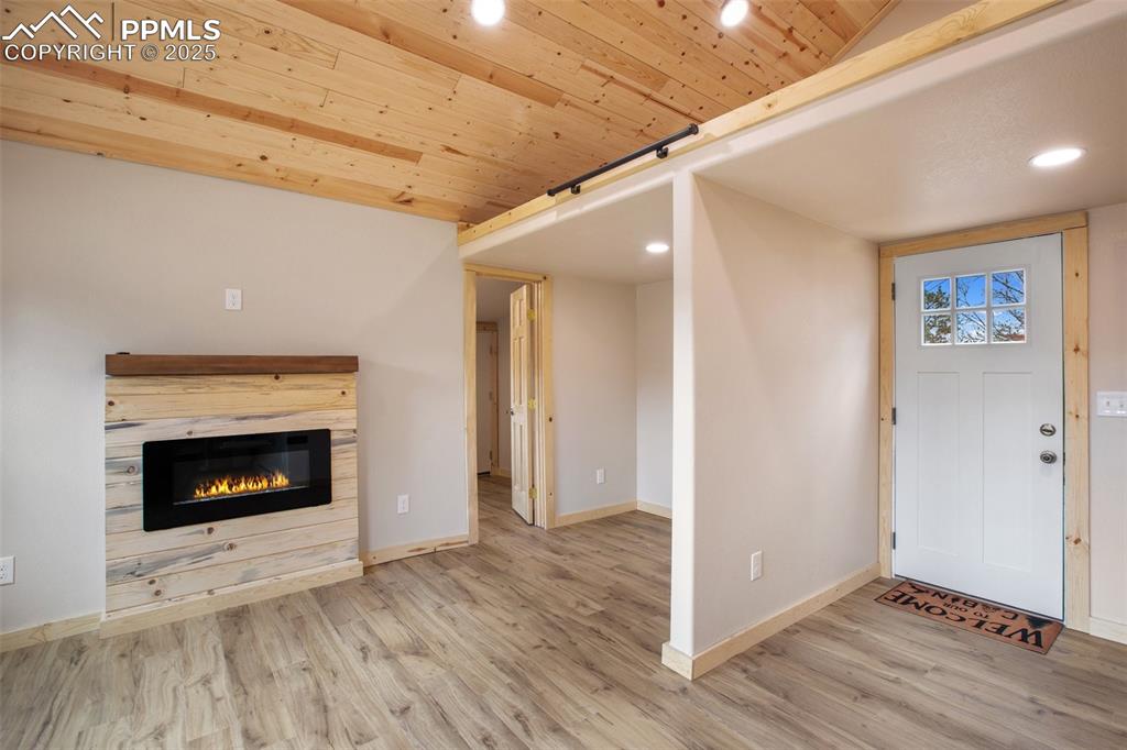 Image 6 of 50: Great Room