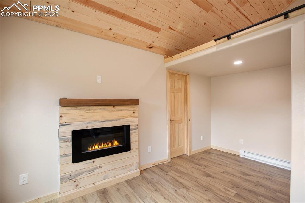 Image 7 of 50: Fireplace