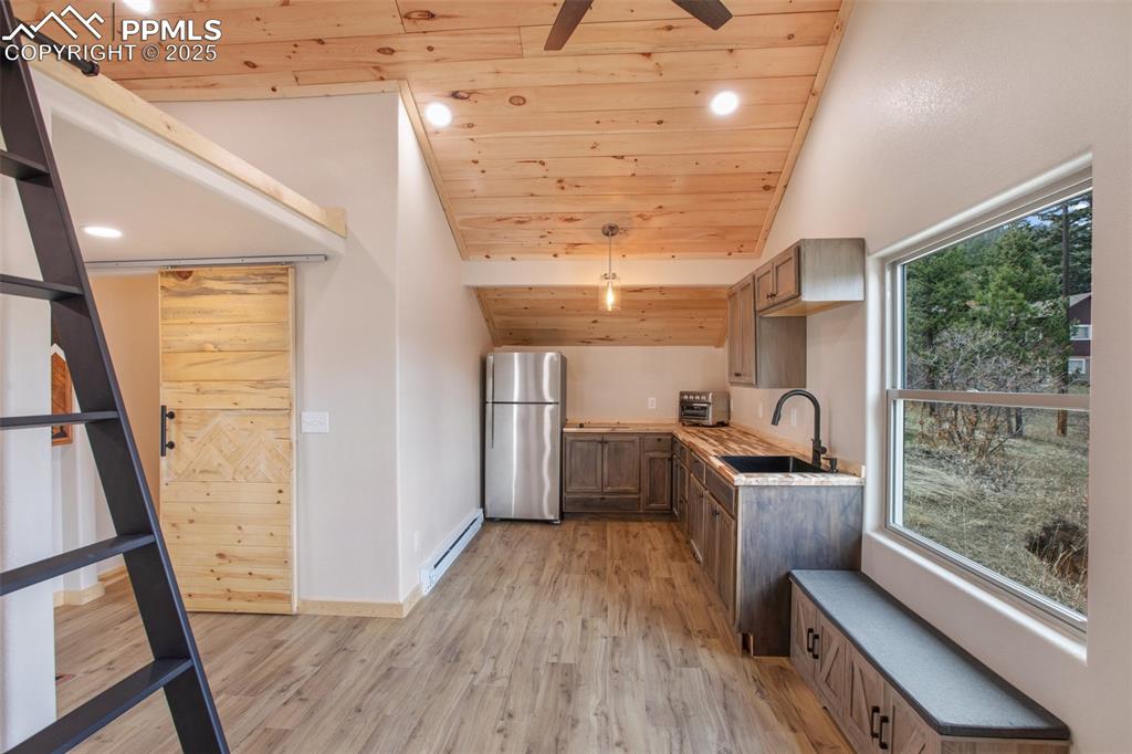 Image 9 of 50: Great Room