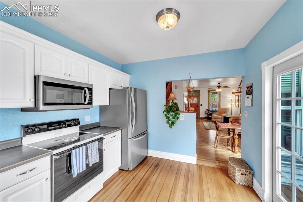Image 14 of 47: Kitchen