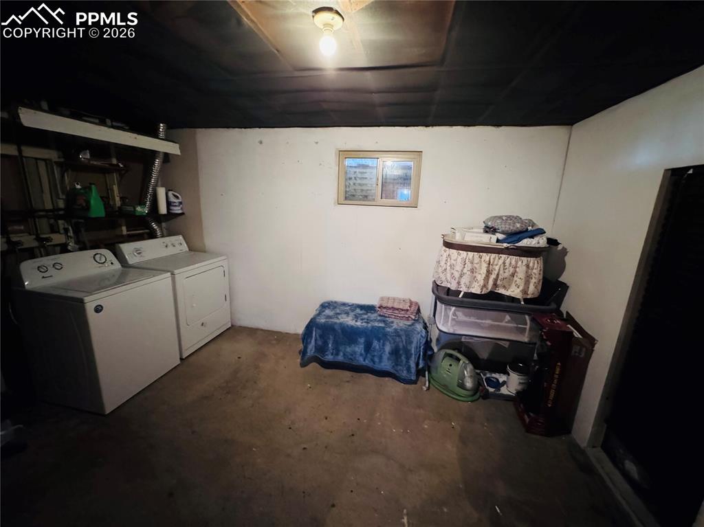 Image 13 of 23: Laundry