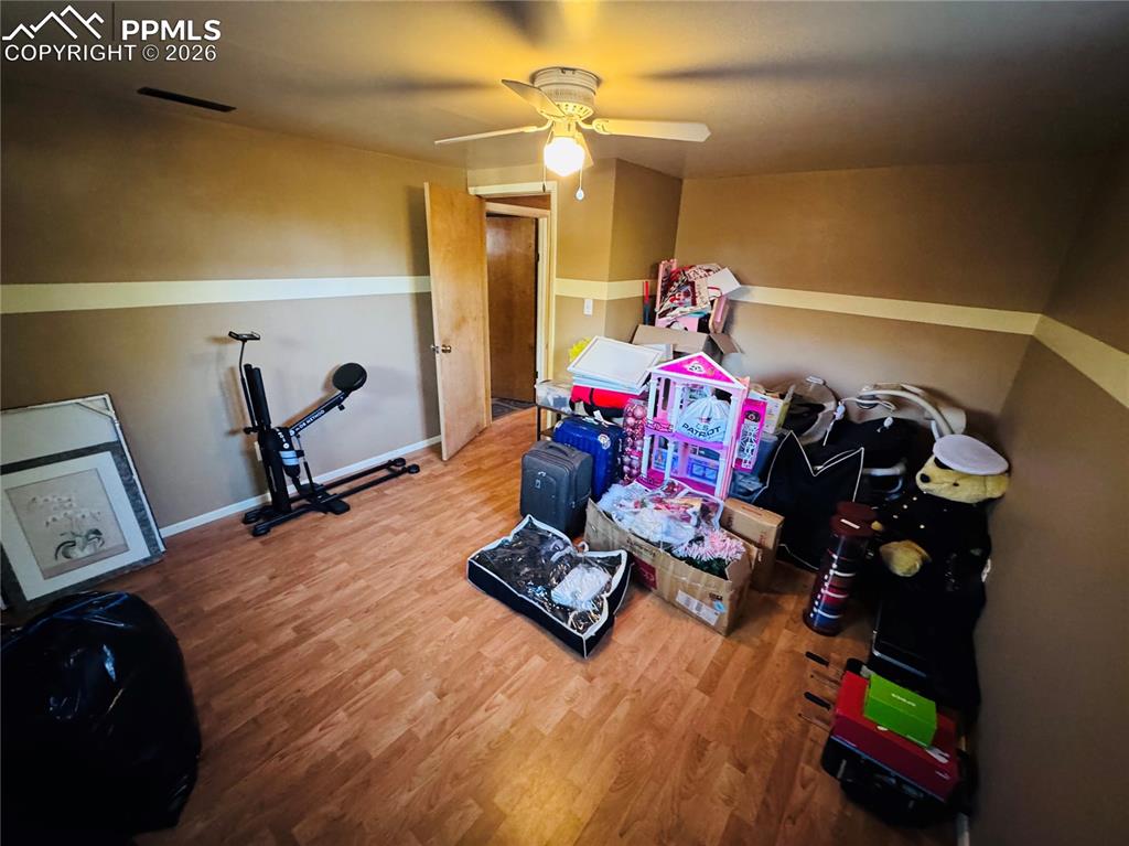 Image 16 of 23: Bedroom