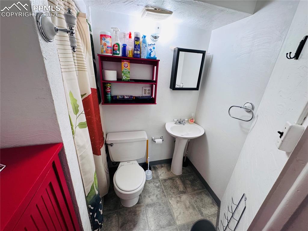 Image 17 of 23: Bathroom