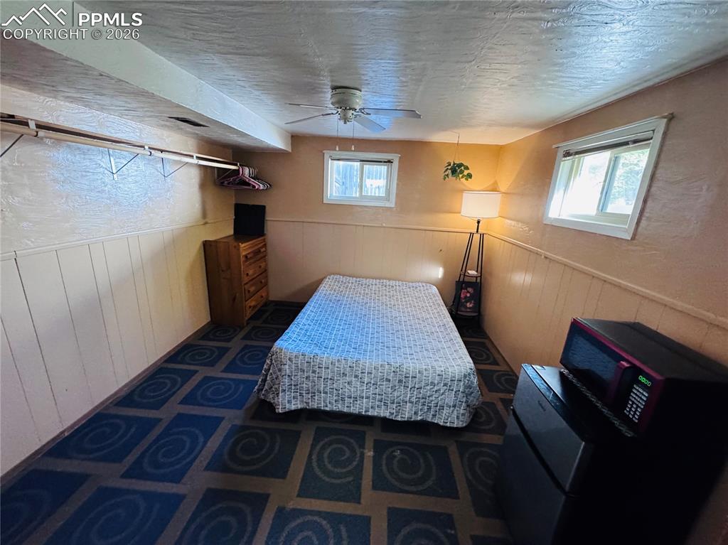 Image 20 of 23: Bedroom