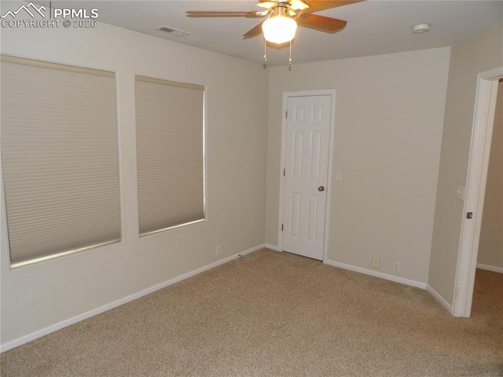 Image 25 of 27: Bedroom