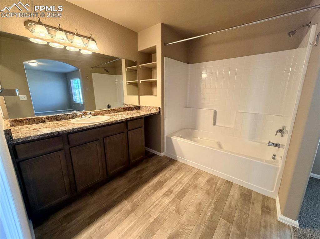 Image 15 of 23: Bathroom