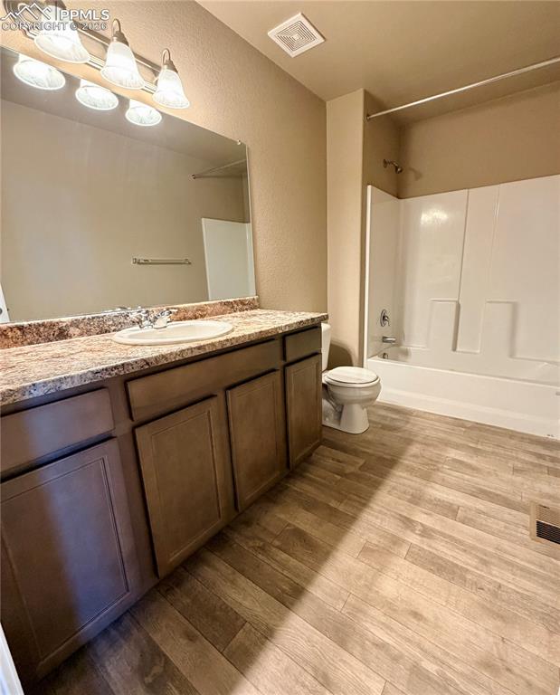 Image 17 of 23: Bathroom