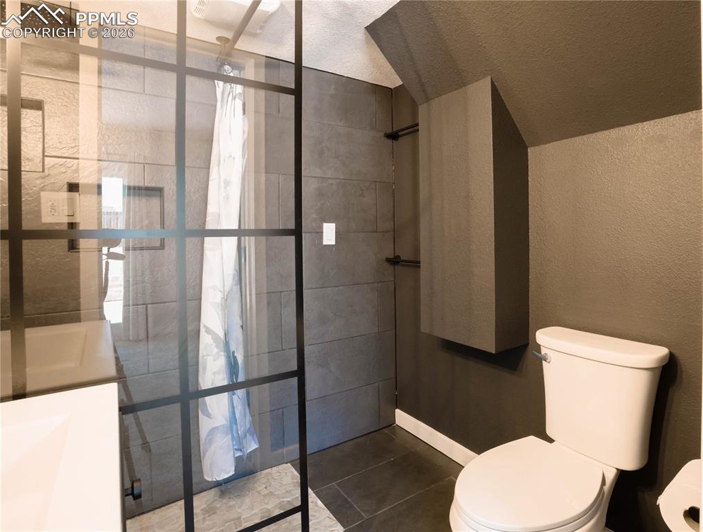 Image 10 of 22: Bathroom