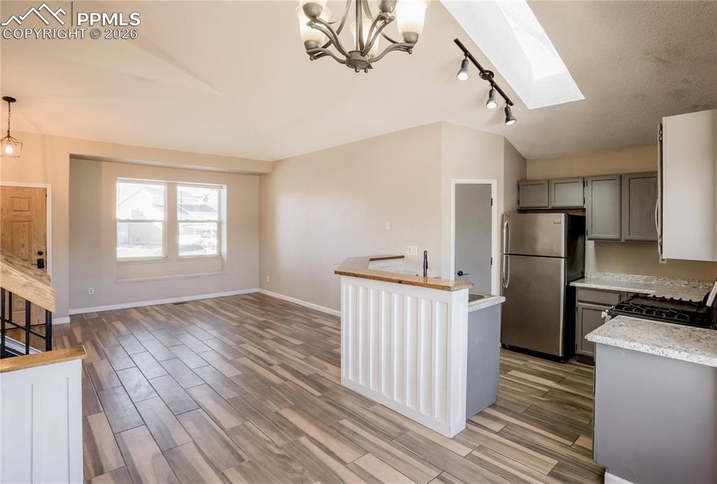 Image 4 of 22: Kitchen