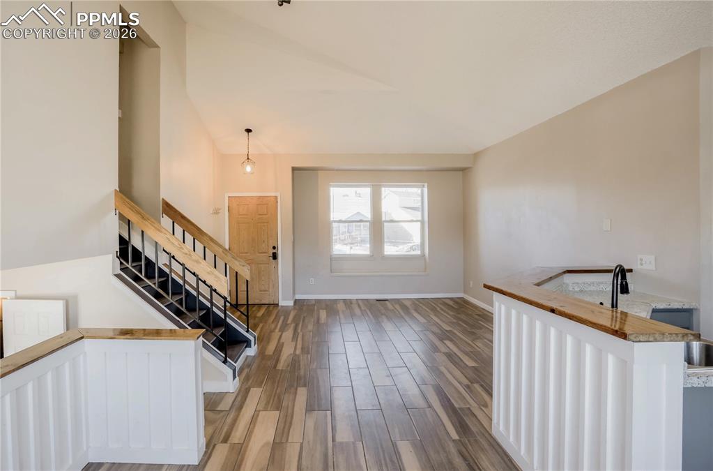 Image 7 of 22: Entry