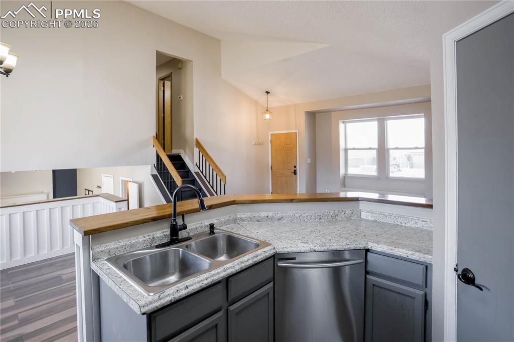 Image 8 of 22: Kitchen