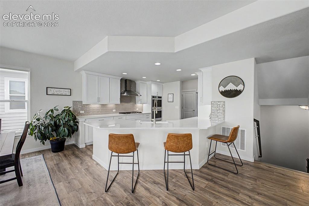 Image 11 of 50: Kitchen
