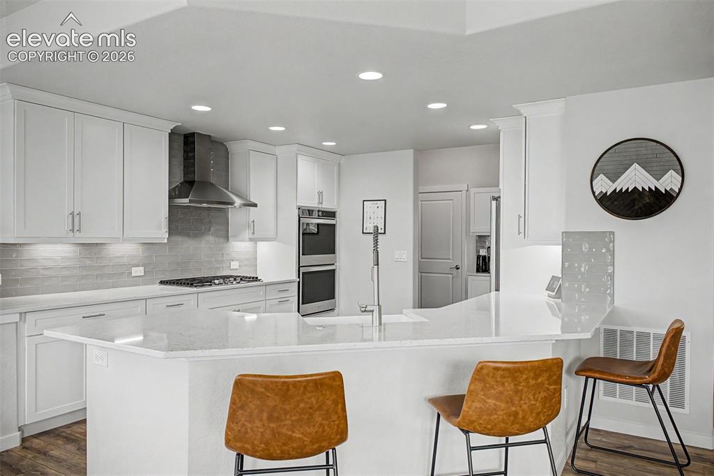Image 12 of 50: Kitchen