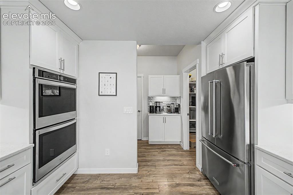 Image 16 of 50: Kitchen