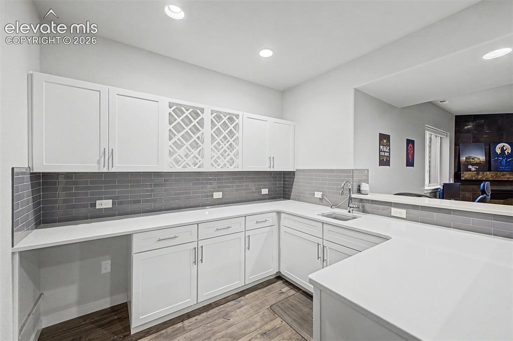 Image 42 of 50: Wet bar in basement