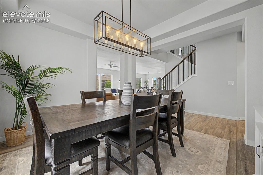 Image 7 of 50: Dining Area