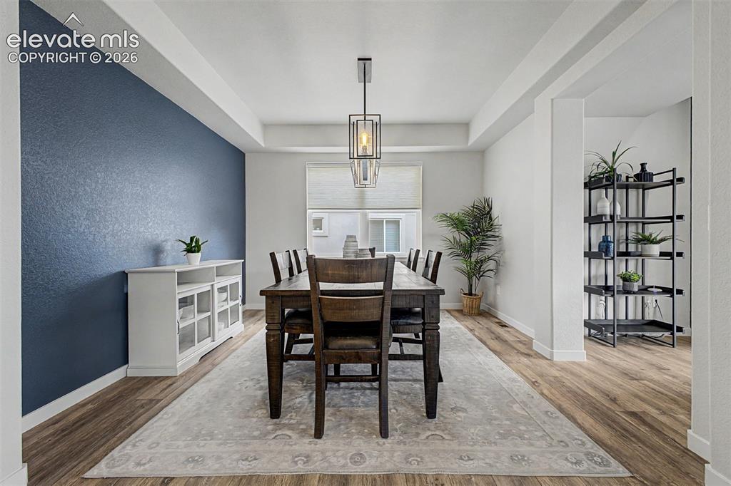 Image 8 of 50: Dining Area