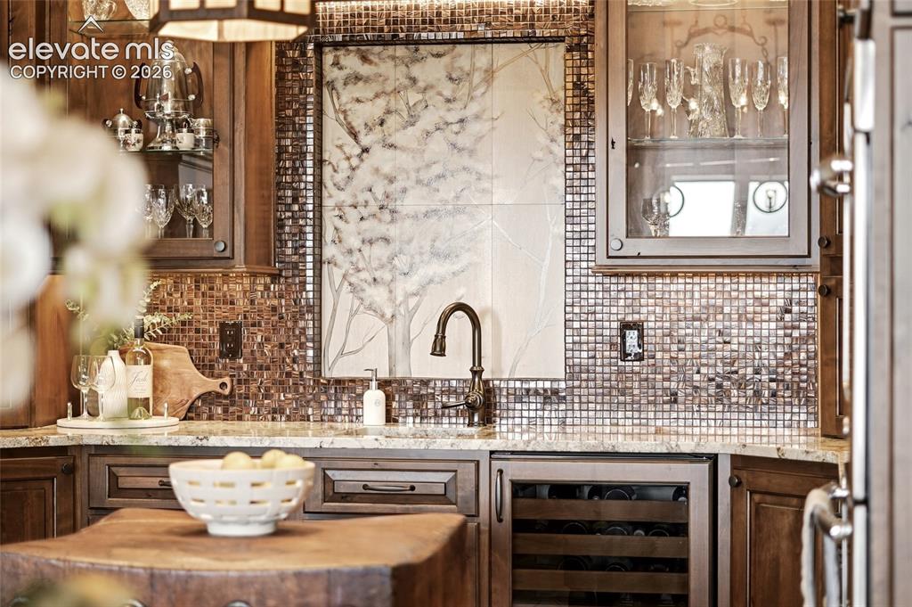 Image 14 of 50: Kitchen