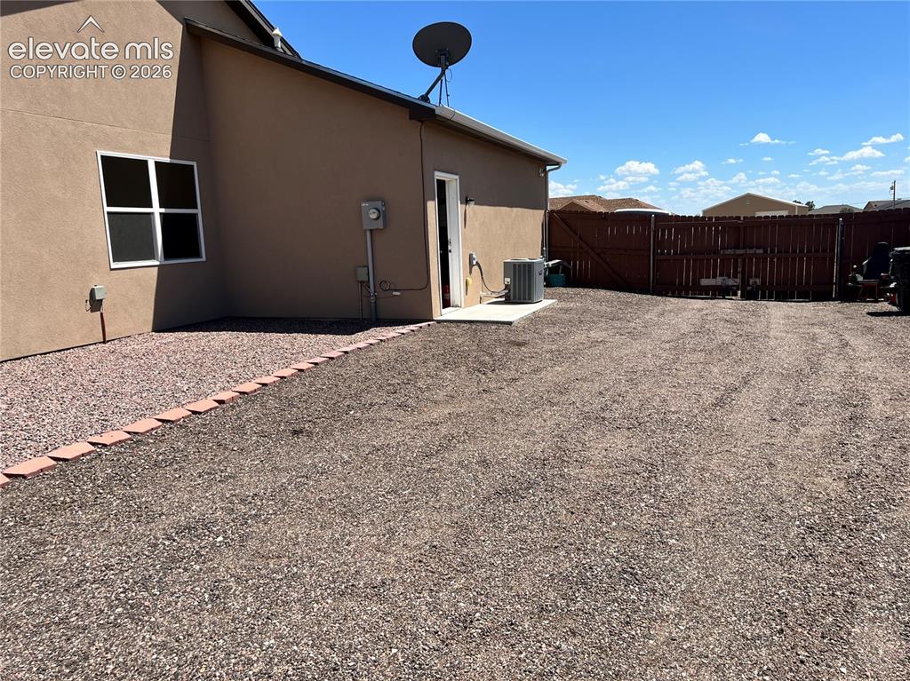 Image 17 of 26: Oversized 3 car garage