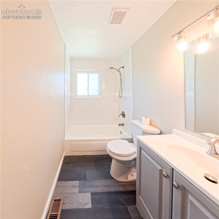 Image 12 of 42: Bathroom