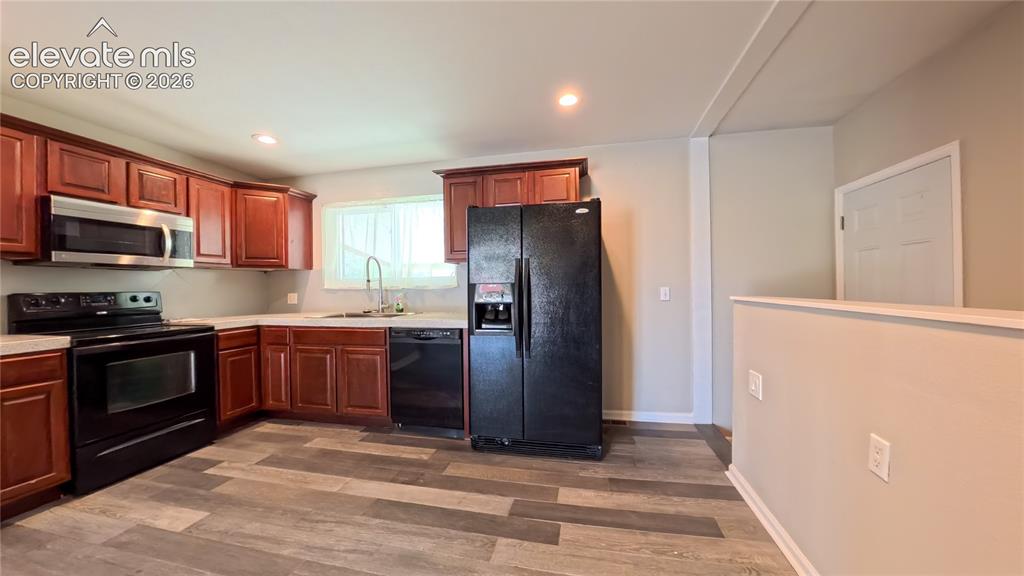 Image 4 of 42: Kitchen