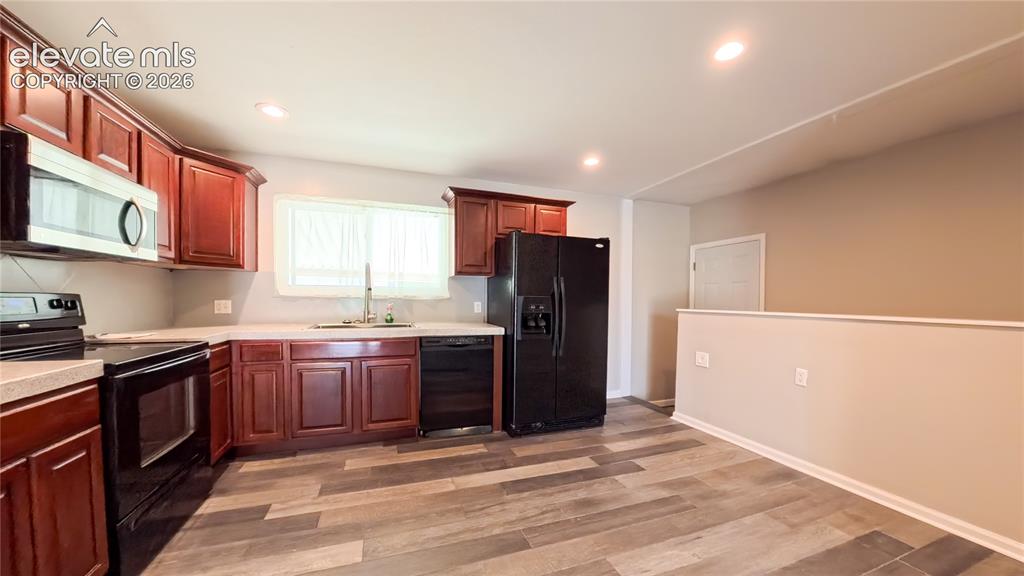 Image 5 of 42: Kitchen