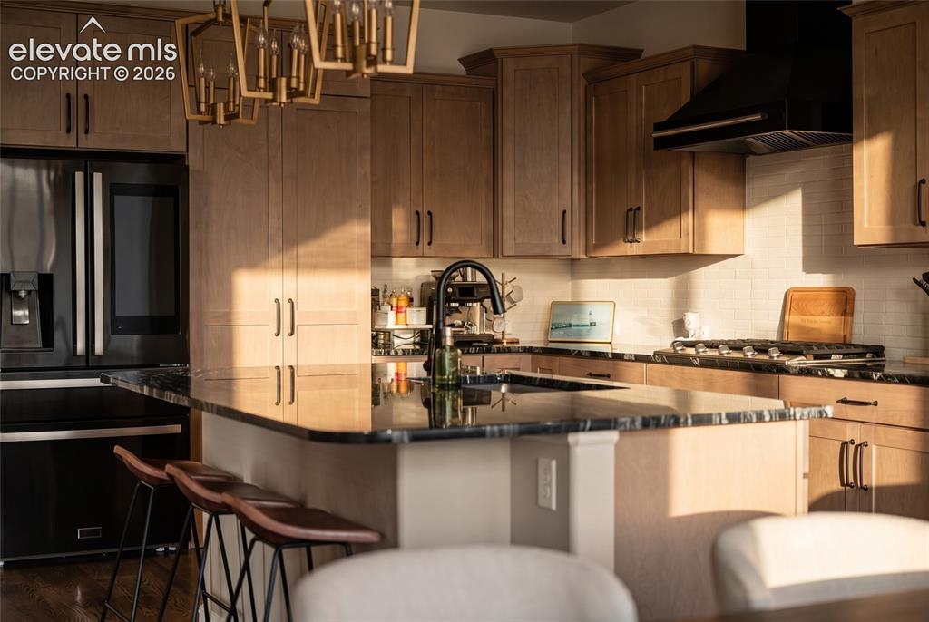 Image 10 of 39: Kitchen
