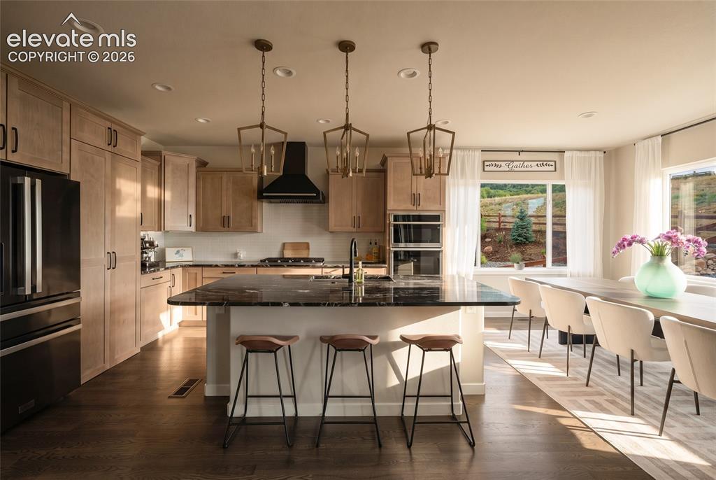 Image 14 of 39: Kitchen