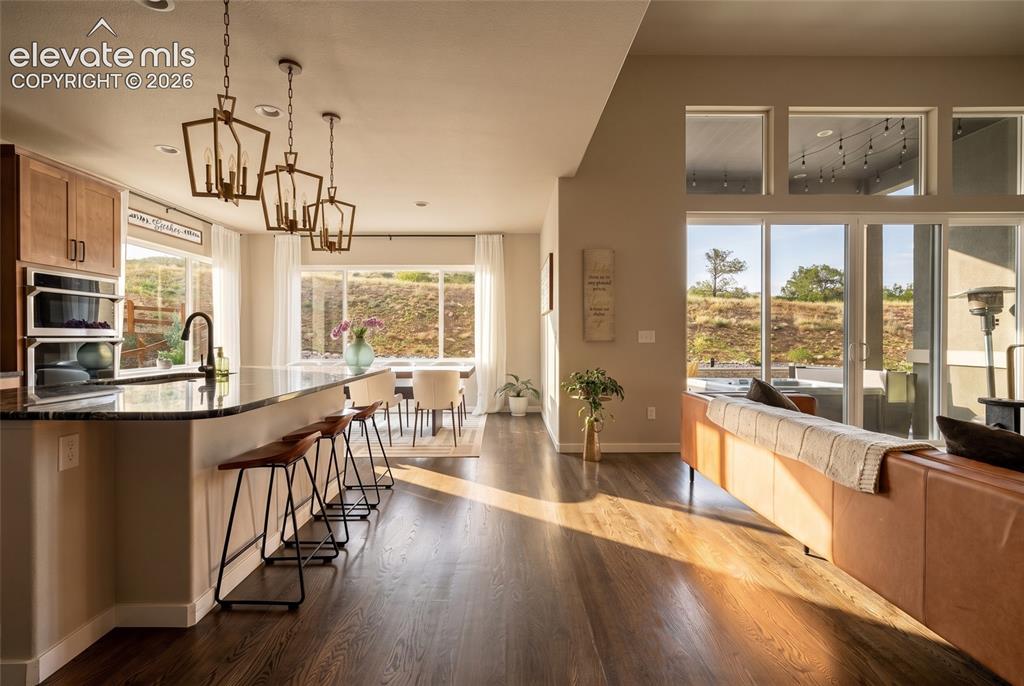 Image 9 of 39: Kitchen