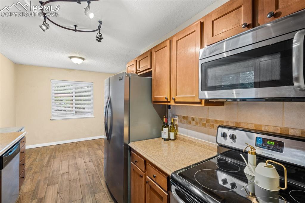 Image 16 of 23: Modern kitchen with sleek appliances and finishes.