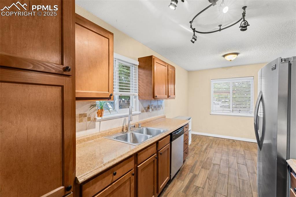 Image 18 of 23: Warm cabinetry and great counter space in kitchen.