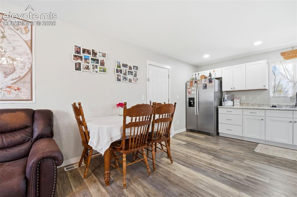 Image 8 of 45: Dining Area