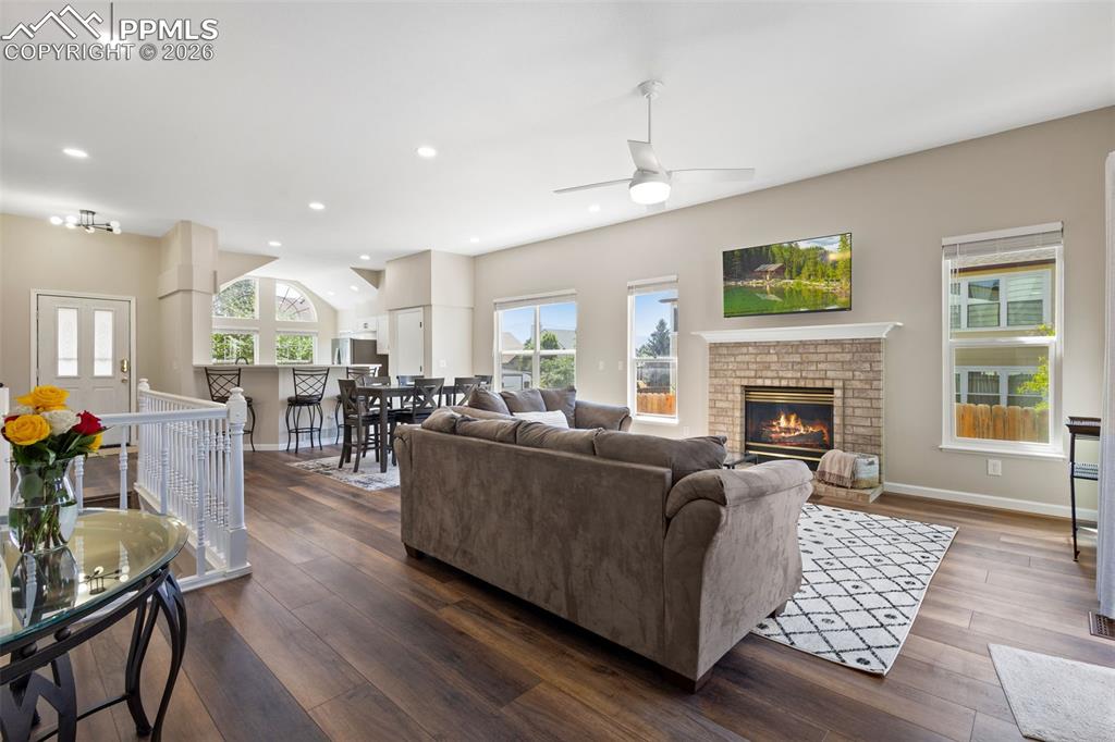 Image 14 of 33: Living Room