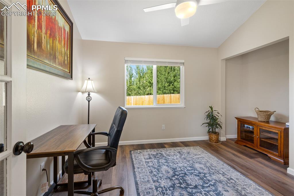 Image 15 of 33: Office