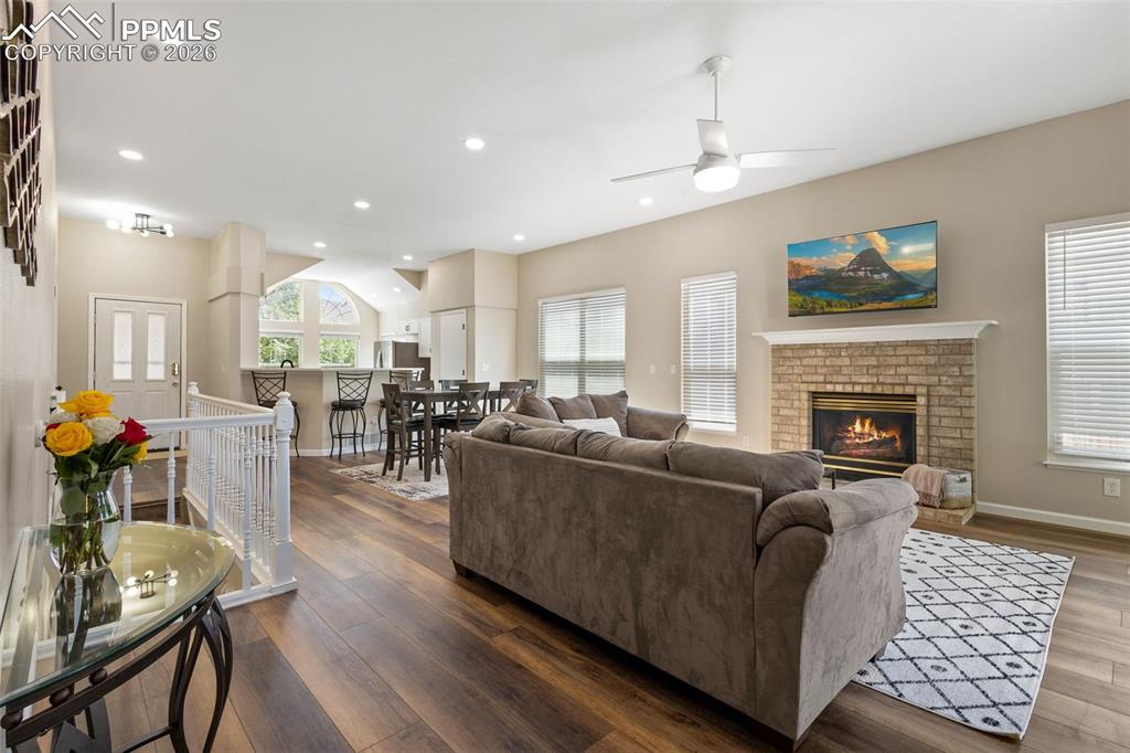 Image 17 of 33: Living Room