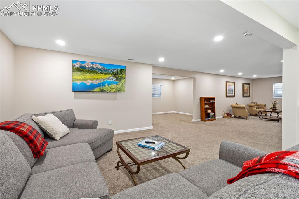 Image 27 of 33: Living Room