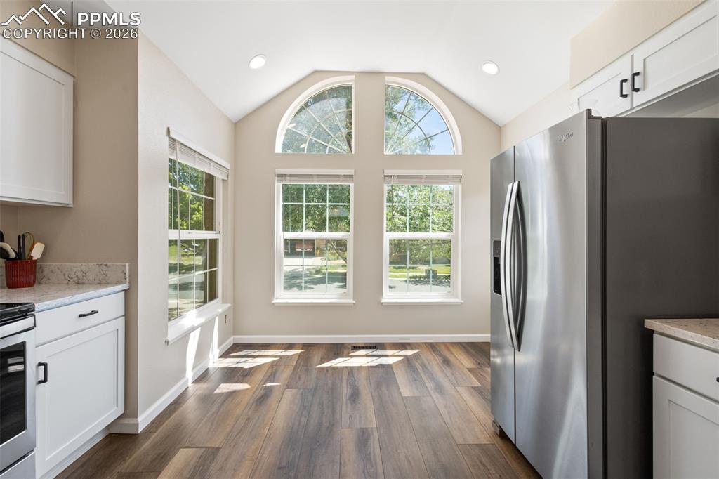 Image 6 of 33: Kitchen