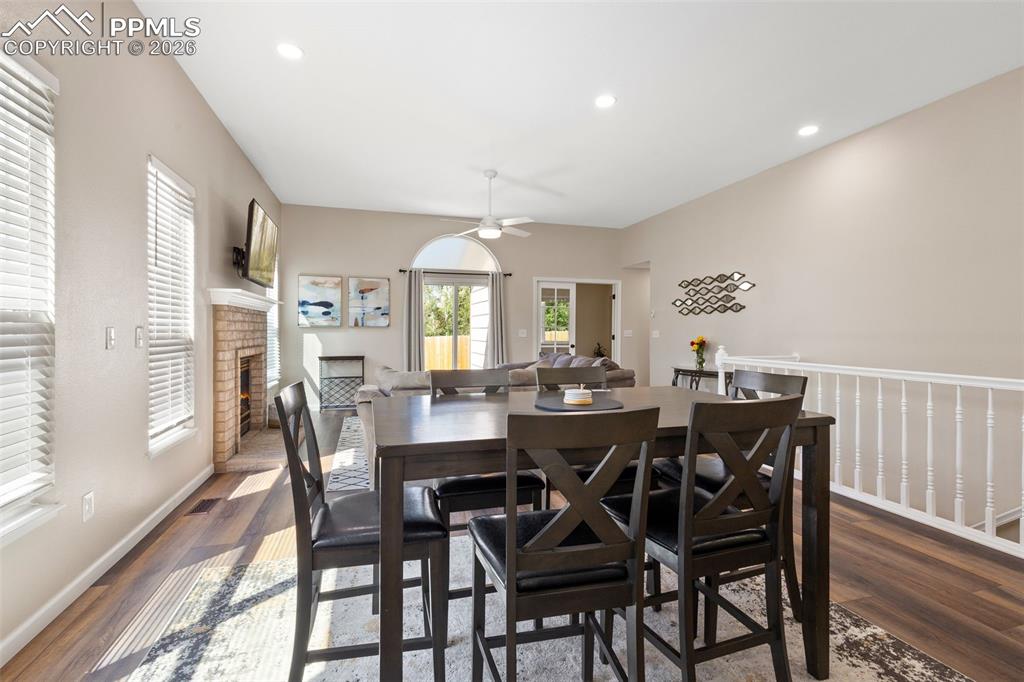 Image 9 of 33: Dining Area